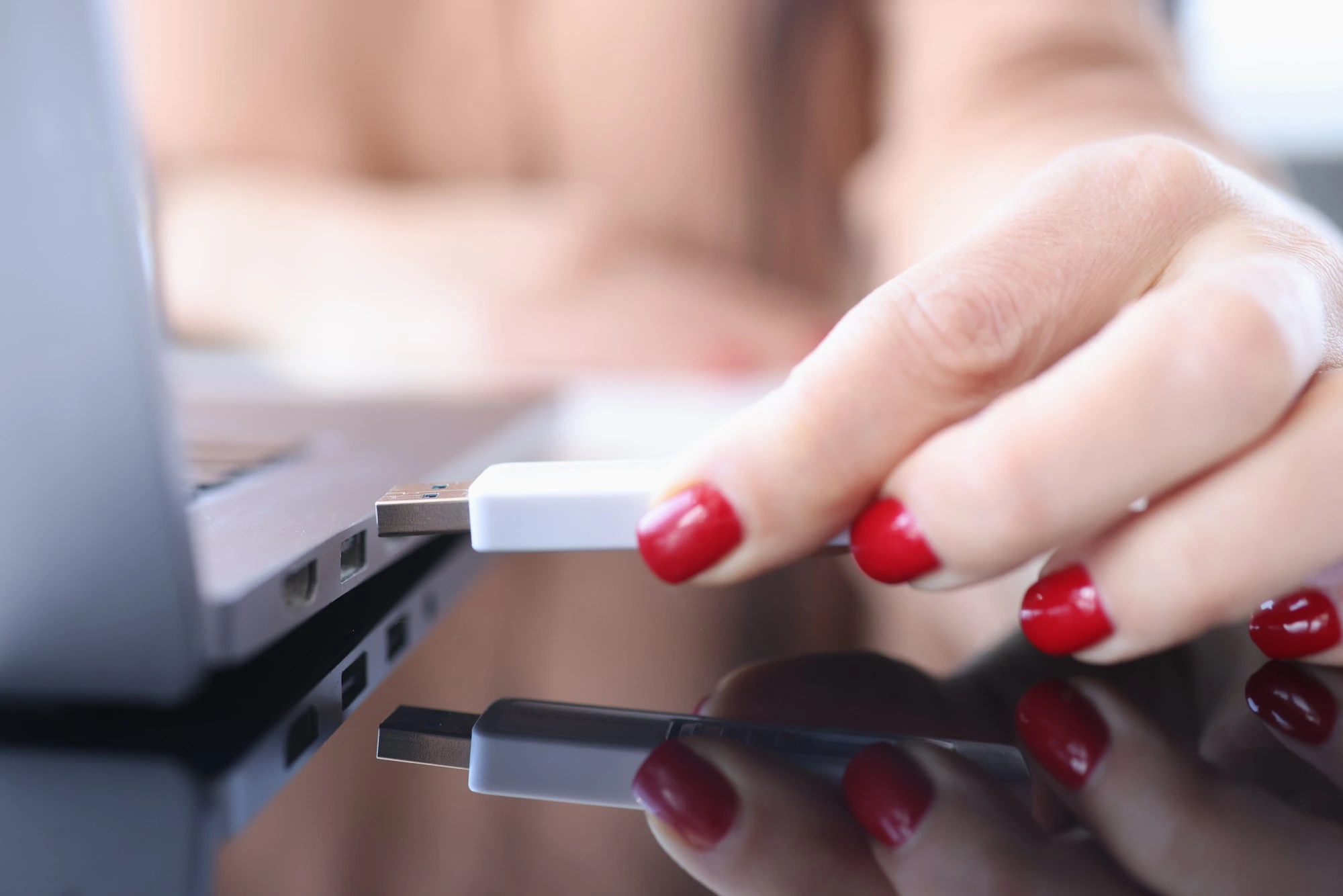 بهترین روش‌ها برای شناسایی و پاکسازی ویروس‌های فلش USB
